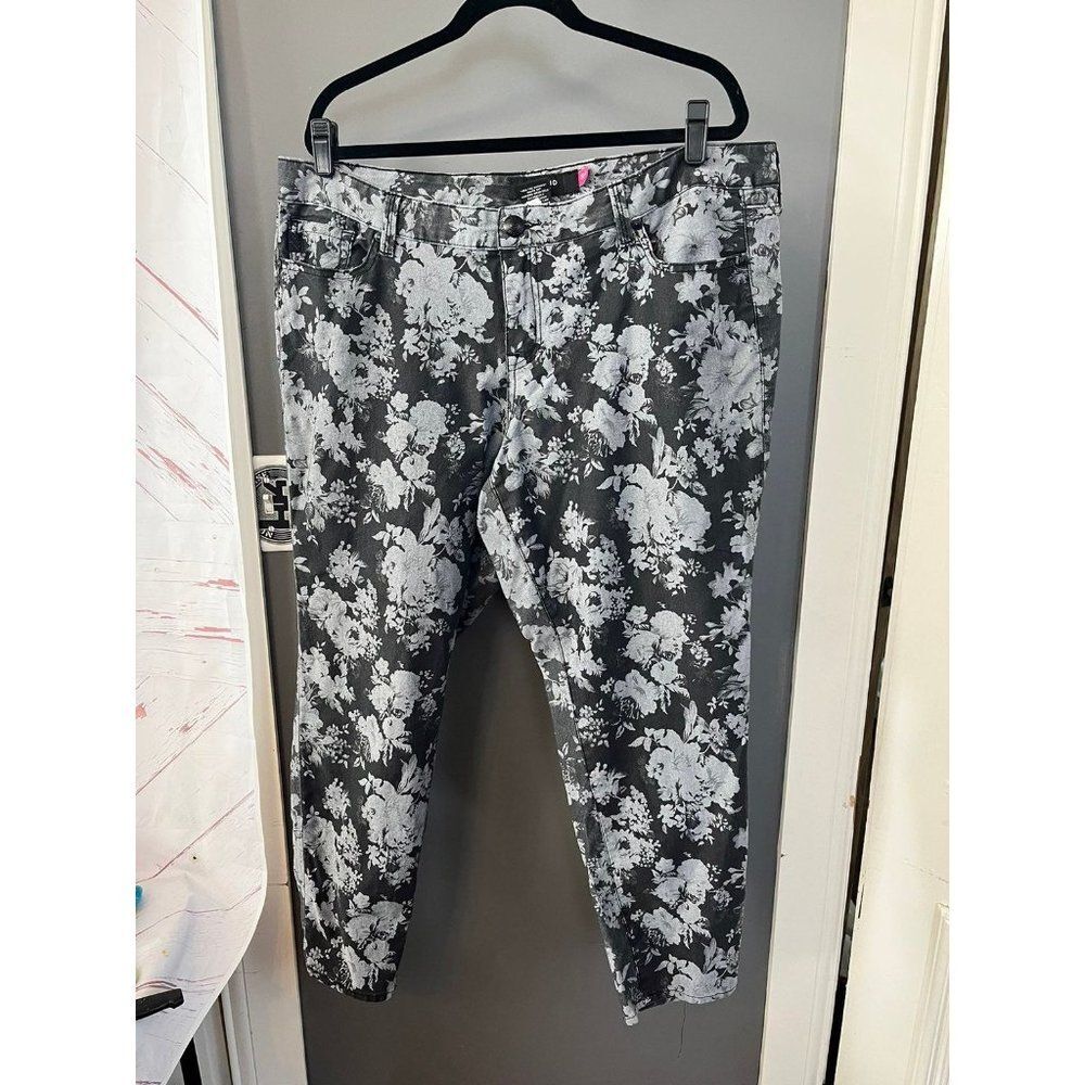Torrid size 20 black and gray floral pants jeans